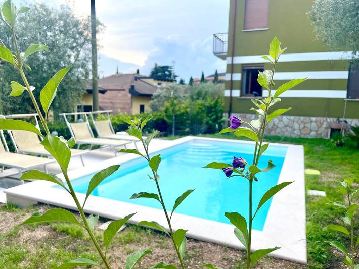 Ferienwohnung für 4 Personen, mit Balkon und Garten sowie Seeblick in Garda