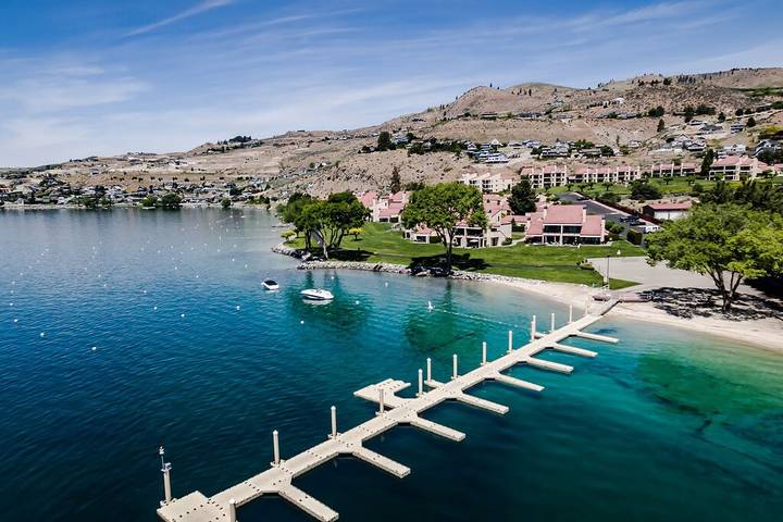 Vacation rental for 4 people, with terrace and hot tub as well as pool in Lake Chelan