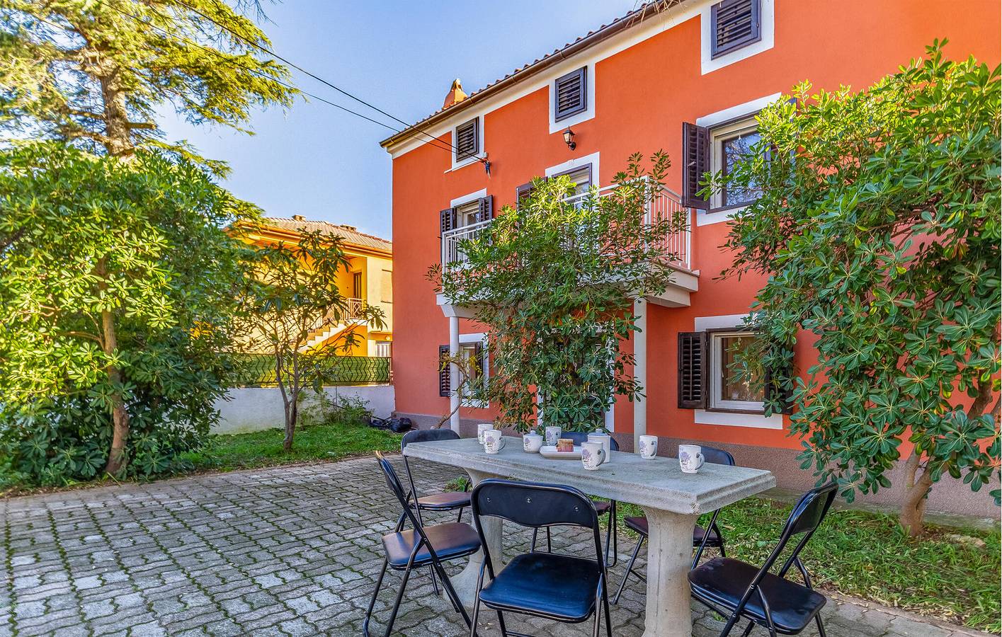 Sonnige 2-Zimmer-Wohnung mit Terrasse, WLAN und Parkplatz in Sisan in Sisan, Südküste Istrien
