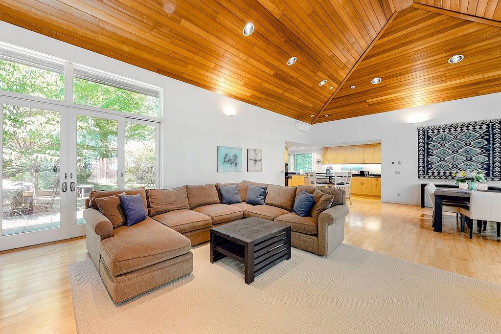 Ocean-view home with Ev charger - steps from Seapoint Beach in Kittery, York County