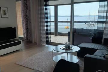 Gîte pour 4 personnes, avec terrasse et vue ainsi que vue sur le lac et sauna dans Tampere