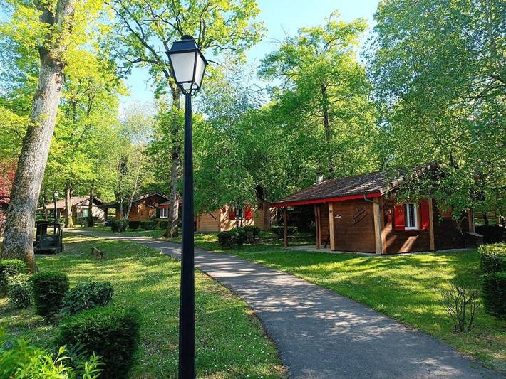 Camping pour 4 personnes, avec Terrasse ainsi que Jardin et Piscine en Haute-Savoie