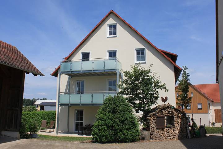 Hel lejlighed, Holiday Apartment 'Lichtblick' with Balcony and Wi-Fi in Merkendorf, Romantische Straße