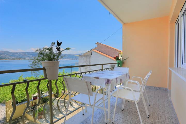 Apartament wakacyjny dla 6 osób, z Balkon/ taras w Arbanija