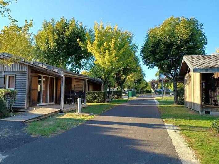 Camping pour 4 personnes, avec bassin pour enfant en Corrèze