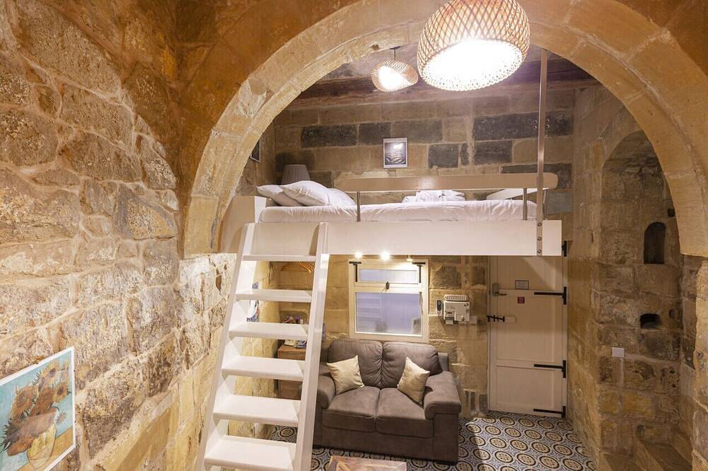 Apartamento inteiro, Timeless Elegance: 900-Year-Old Renovated Studio in Victoria (Malta), Gozo (Malta)