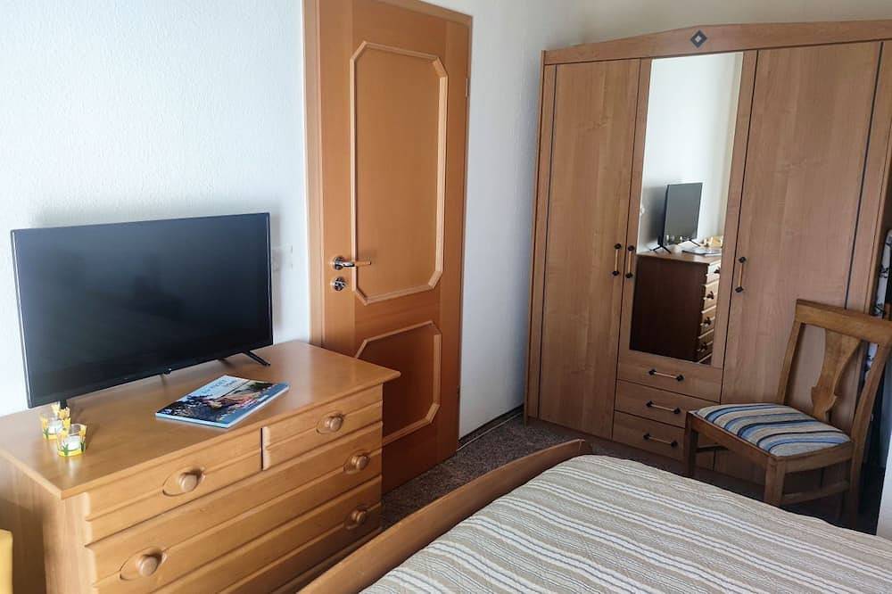 Ganze Wohnung, Rhododendronblüte - Ferienwohnung Rhododendronblüte Wohnung 01 in Lietzow, Bergen auf Rügen und Umgebung