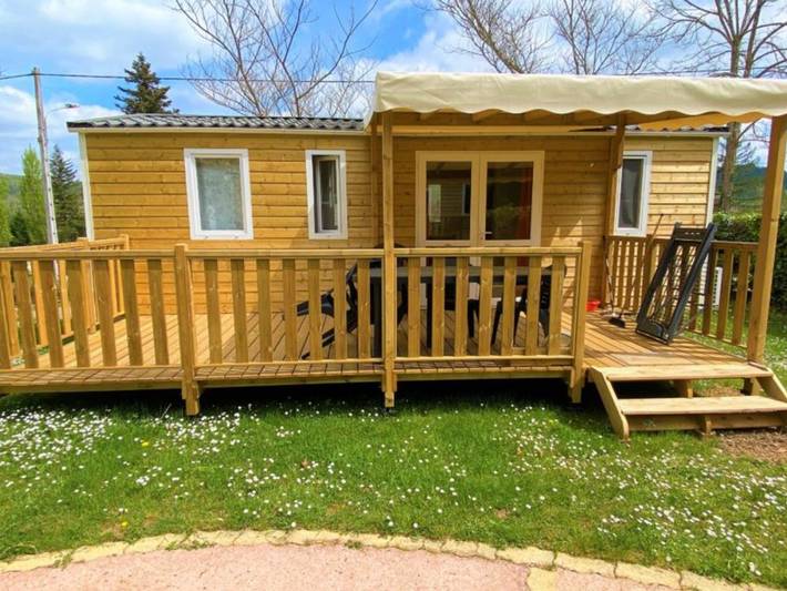 Mobil home pour 8 personnes, avec piscine et terrasse, animaux acceptés à Saint-Cybranet