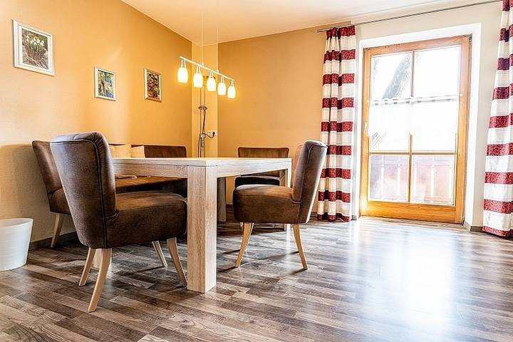 Ferienwohnung für 4 Personen, mit Balkon und Garten in Seeg