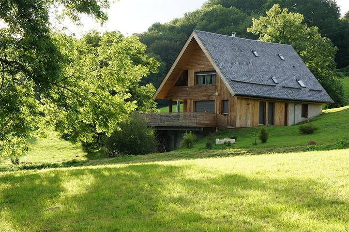 Gîte pour 8 personnes, avec Balcon et Jardin à Égliseneuve-d'Entraigues