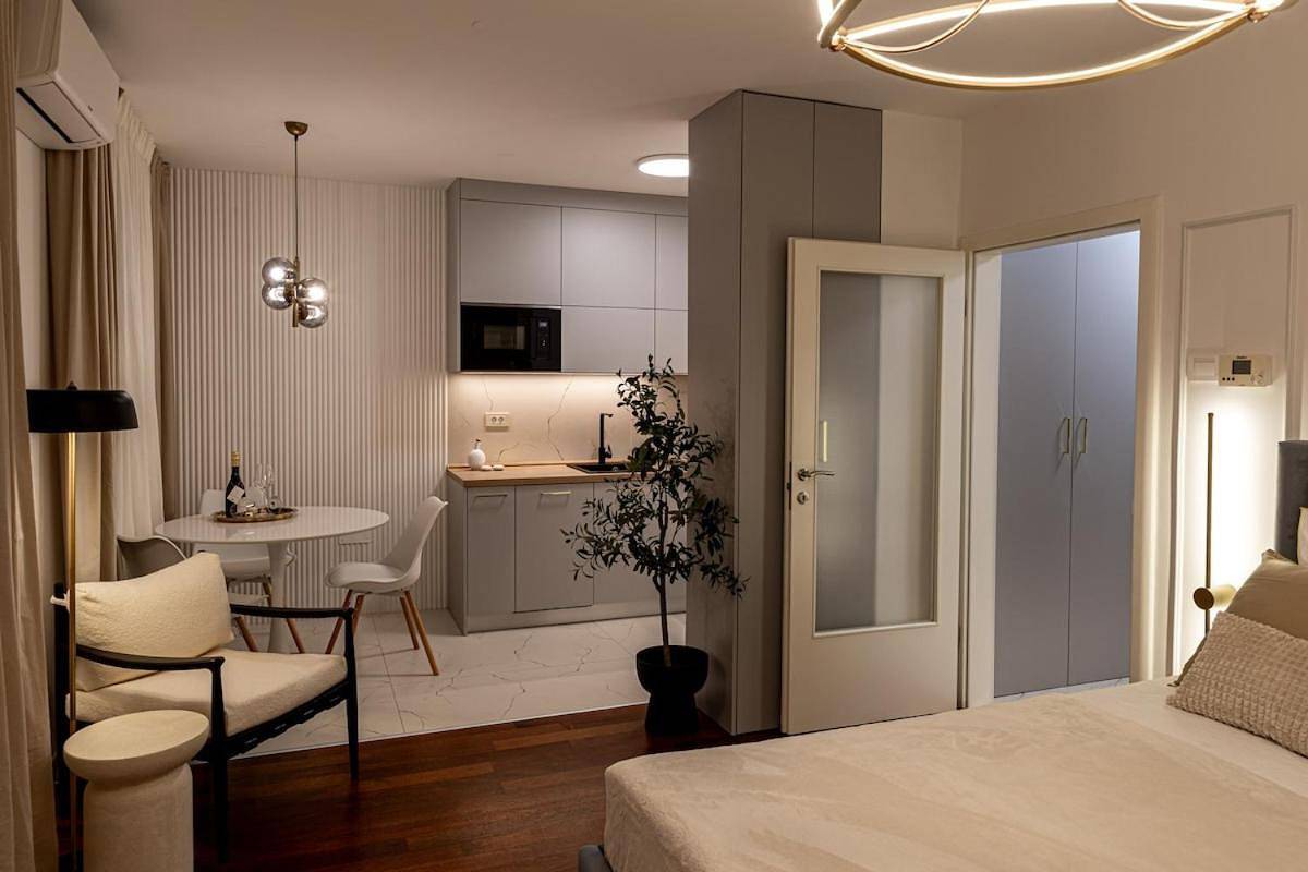 Entire apartment, Lakeview Retreat - Jarun, Free Parking, Lux design in Zagreb, Zagreb region