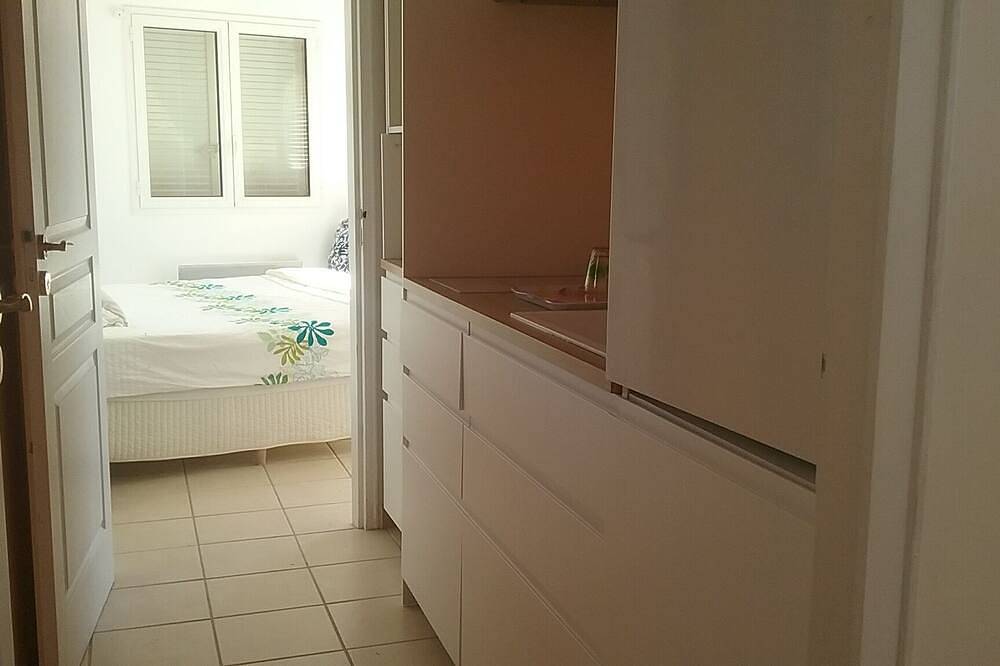 Appartement entier, Studio dans villa avec grande terrasse et merveilleuse vue mer. 400m de la mer in Sagone, Vico