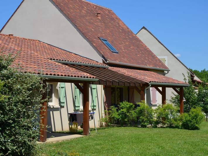 Villa pour 8 personnes, avec Balcon/Terrasse et Terrasse ainsi que Jardin et Piscine dans le Lot