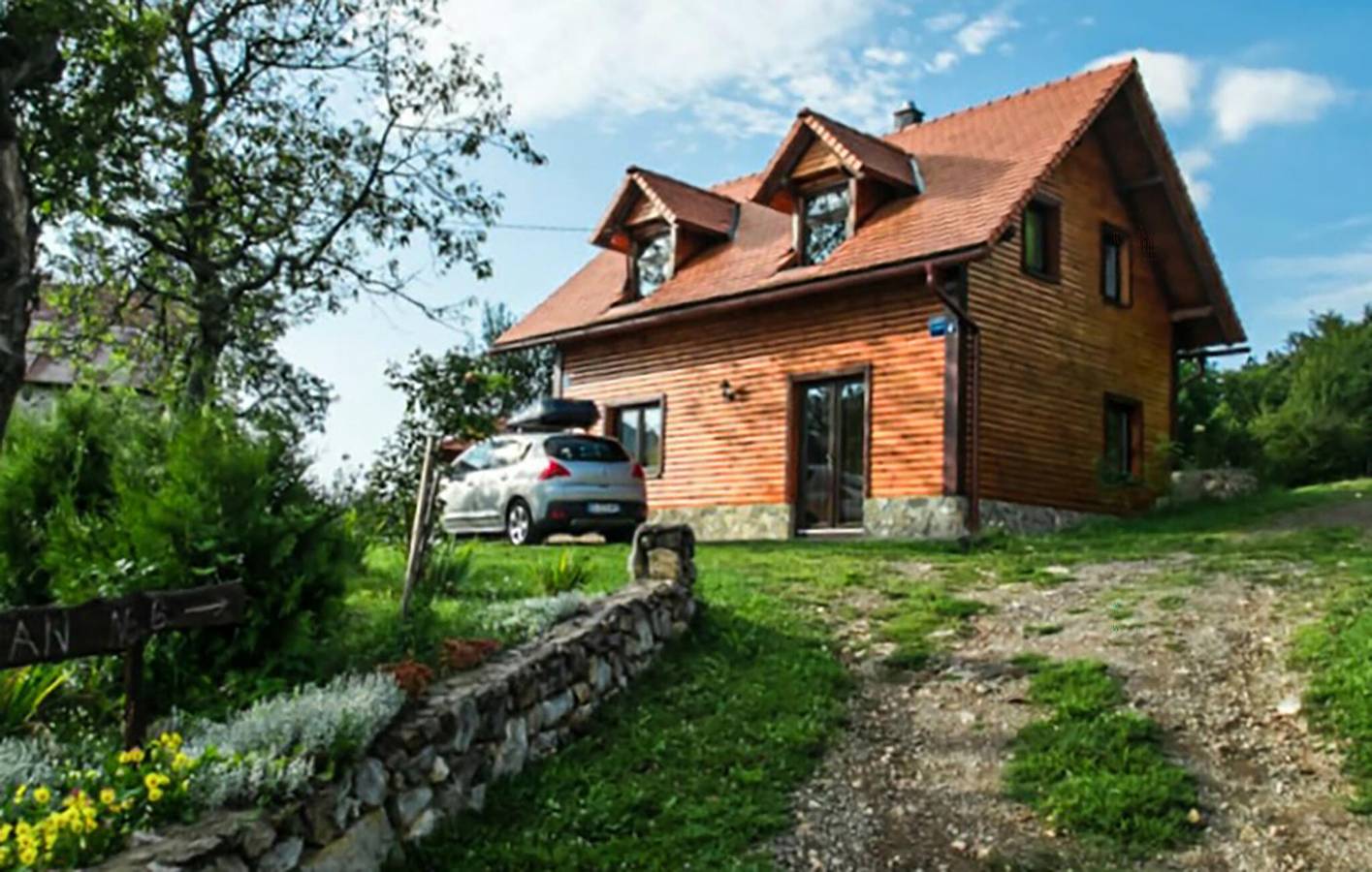 Gemütliche 70 m² große Wohnung mit Terrasse, WLAN, Parkplatz und Grill in Lika-Senj