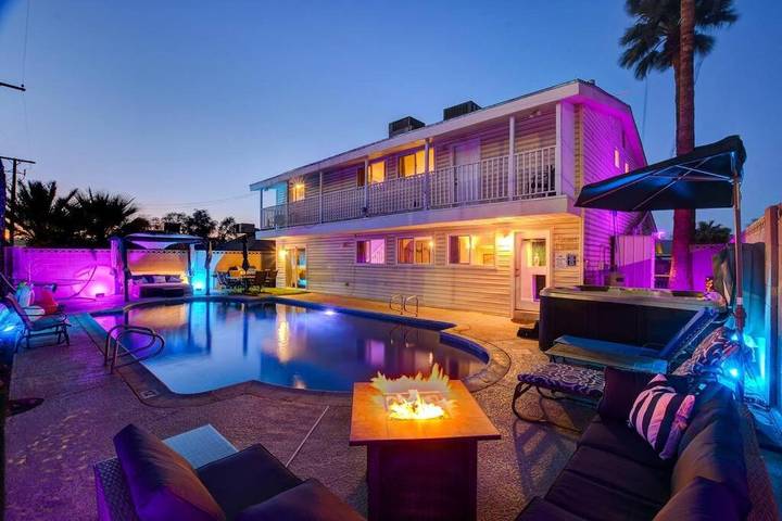 Villa pour 16 personnes, avec jacuzzi ainsi que jardin et piscine, adapté aux familles à Las Vegas - 2