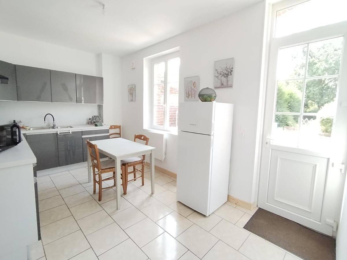 Appartement entier, One-Bedroom Apartment in Saint-Just-en-Chaussée, Oise