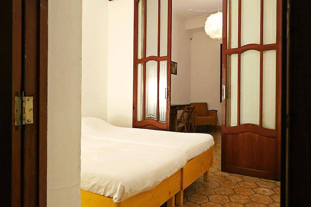 Big noble town house, private pool and garden in Felanitx, 7 bedrooms, sleeps 11 in Felanitx, South Majorca