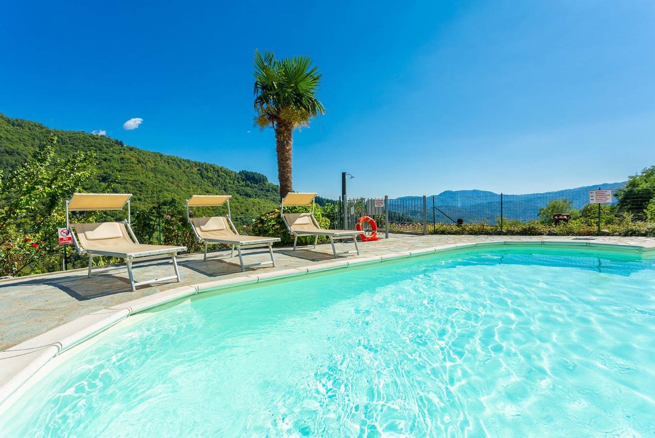 Villa Casale Le Selve Large Private Pool, Wifi in Castiglione di Garfagnana, Garfagnana