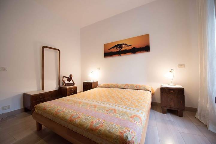 Entire apartment, Vacation villa with lake view, terrace & direct access to Lago di Varano in Ischitella, Gargano