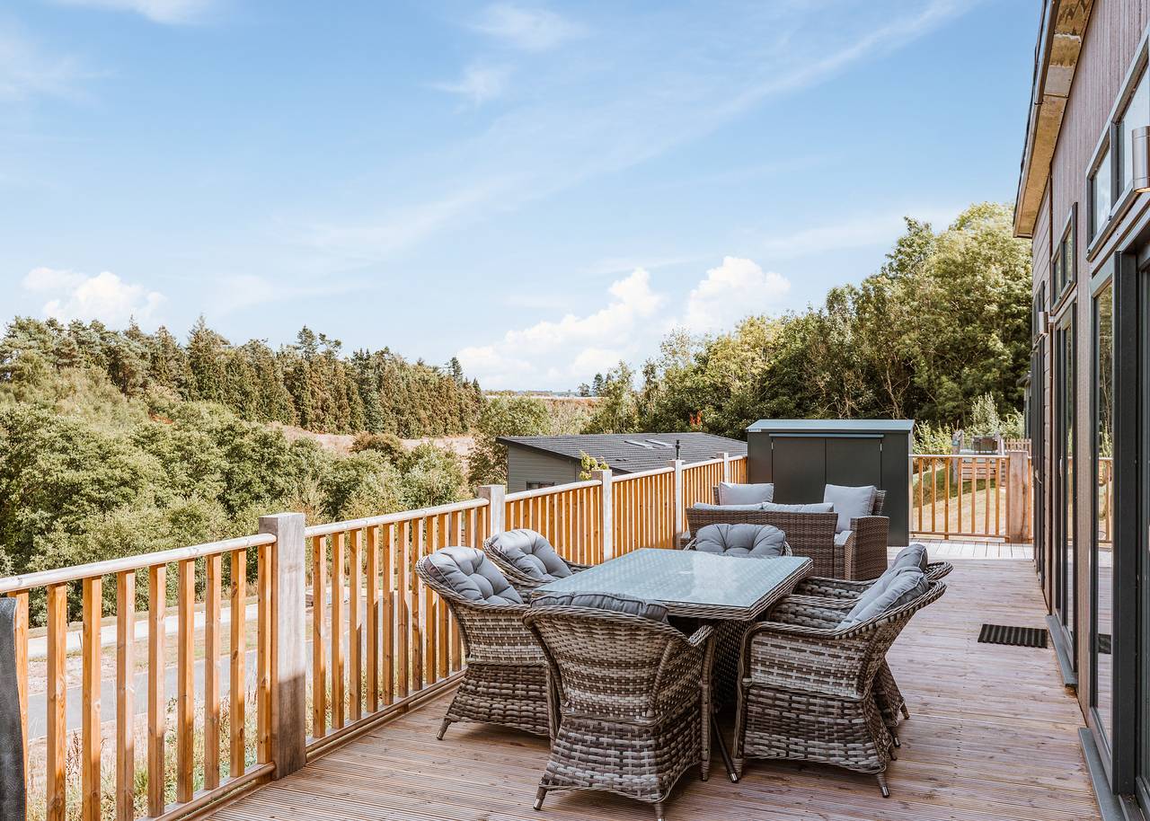 Magnolia Lodge Vip Hot Tub in Shropshire