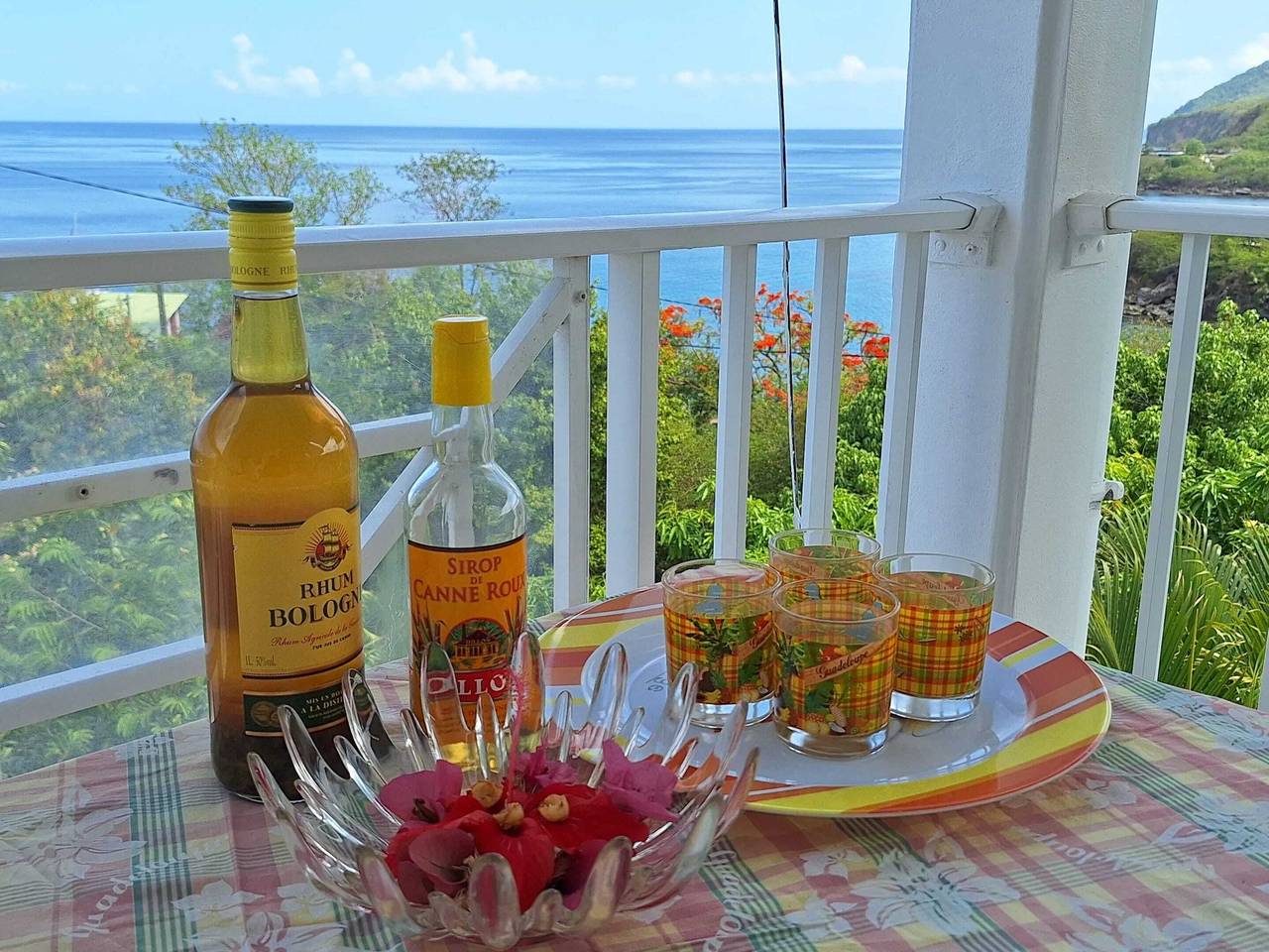 Welcoming house with sea view in Deshaies + Terrace in Plage de Ferry, Deshaies