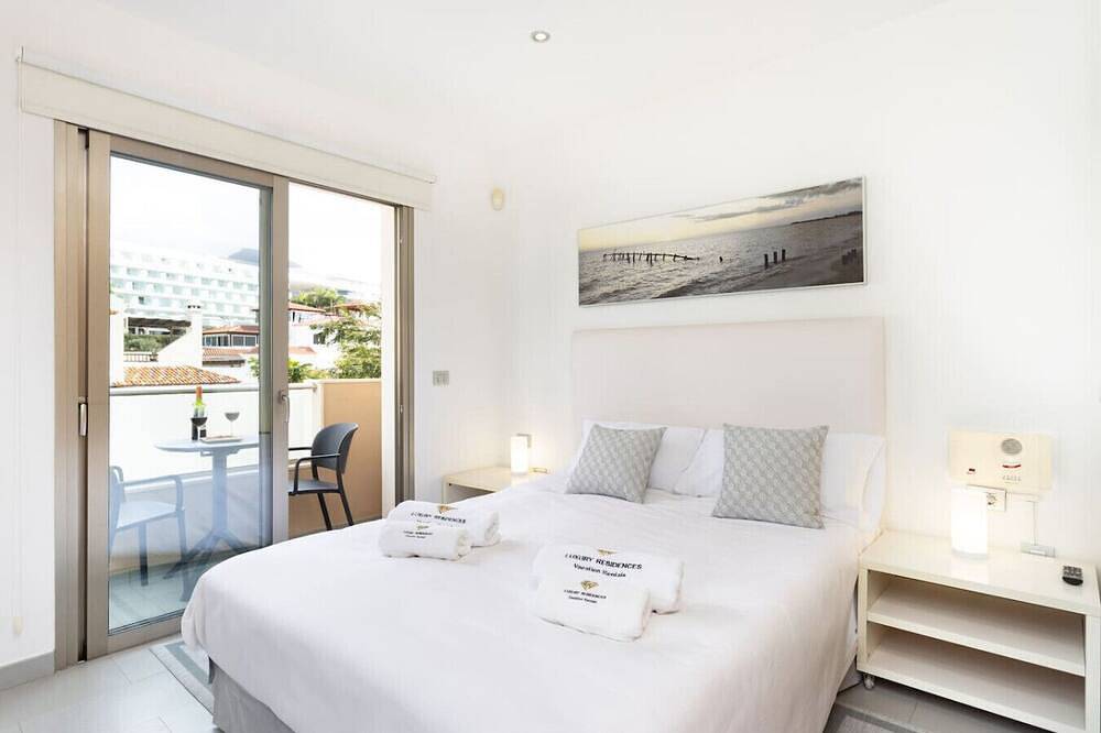 Entire apartment, Modern apartment with terrace and sea views in La Caleta, Adeje