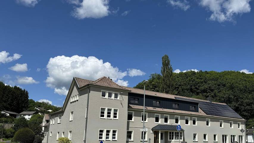 Ferienhaus für 30 Personen, mit Whirlpool und Sauna sowie Terrasse und Garten in Schleiden