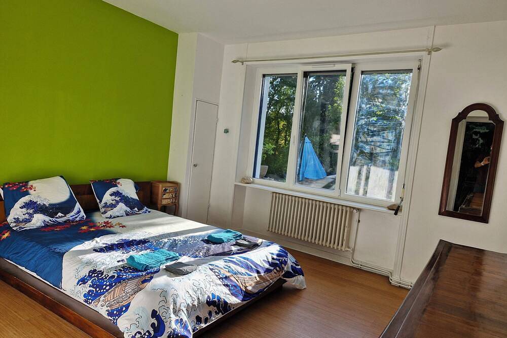 Large house on wooded grounds, close to the sea, private tennis court; piano in Plourin-lès-Morlaix, Región de Morlaix