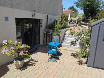 Gîte pour 3 personnes, avec jardin dans Arçonnay