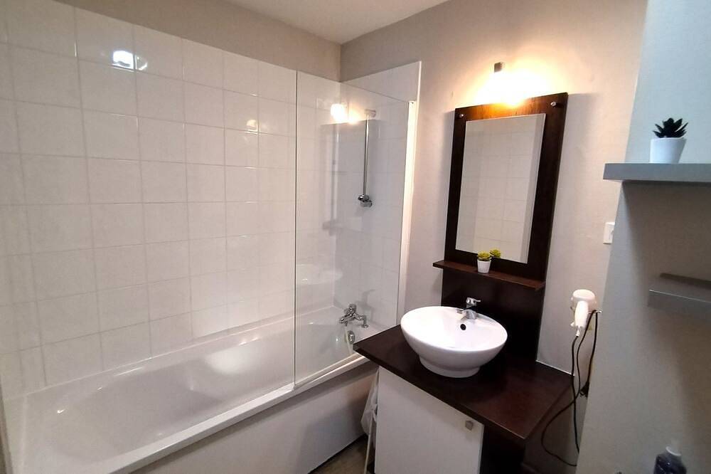 Apartamento entero, Arreau, Apt: 1-bedroom apartment with terrace and pool, Lake Génos in Arreau, Pirineos franceses