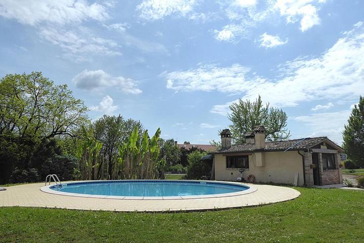 Appartamento intero, Appartamento 'Bella Vita' con Piscina Privata, Wi-Fi e Aria Condizionata in Castelcucco, Provincia di Treviso