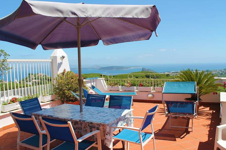 Appartamento per 9 persone, con vista oceano e balcone/terrazza nonché panorama a Barano d'Ischia