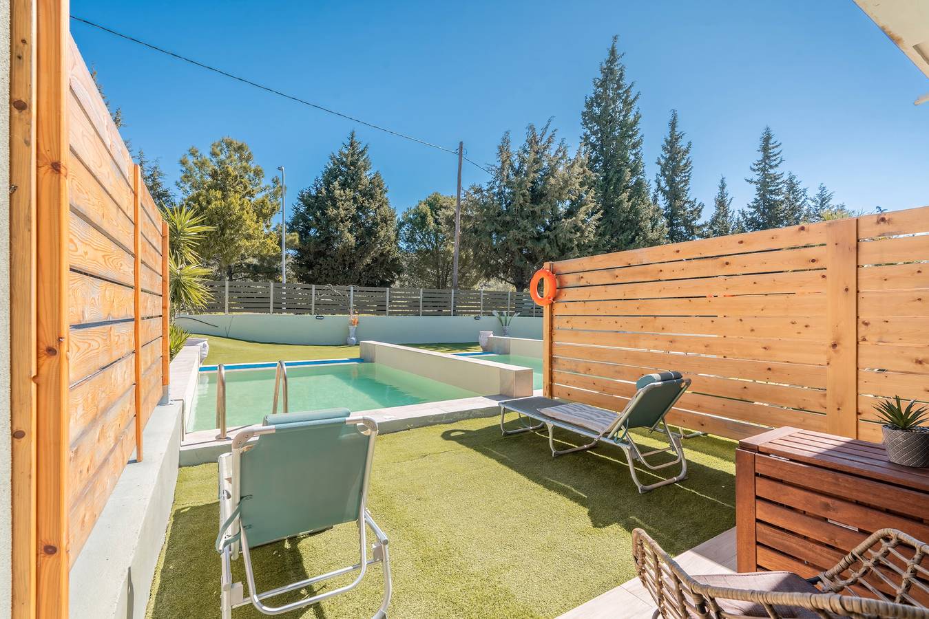 Entire apartment, Apartment 'Mb Luxury Suites Charaki No 1' with Private Pool, Wi-Fi and Air Conditioning in Charaki, Rhodes