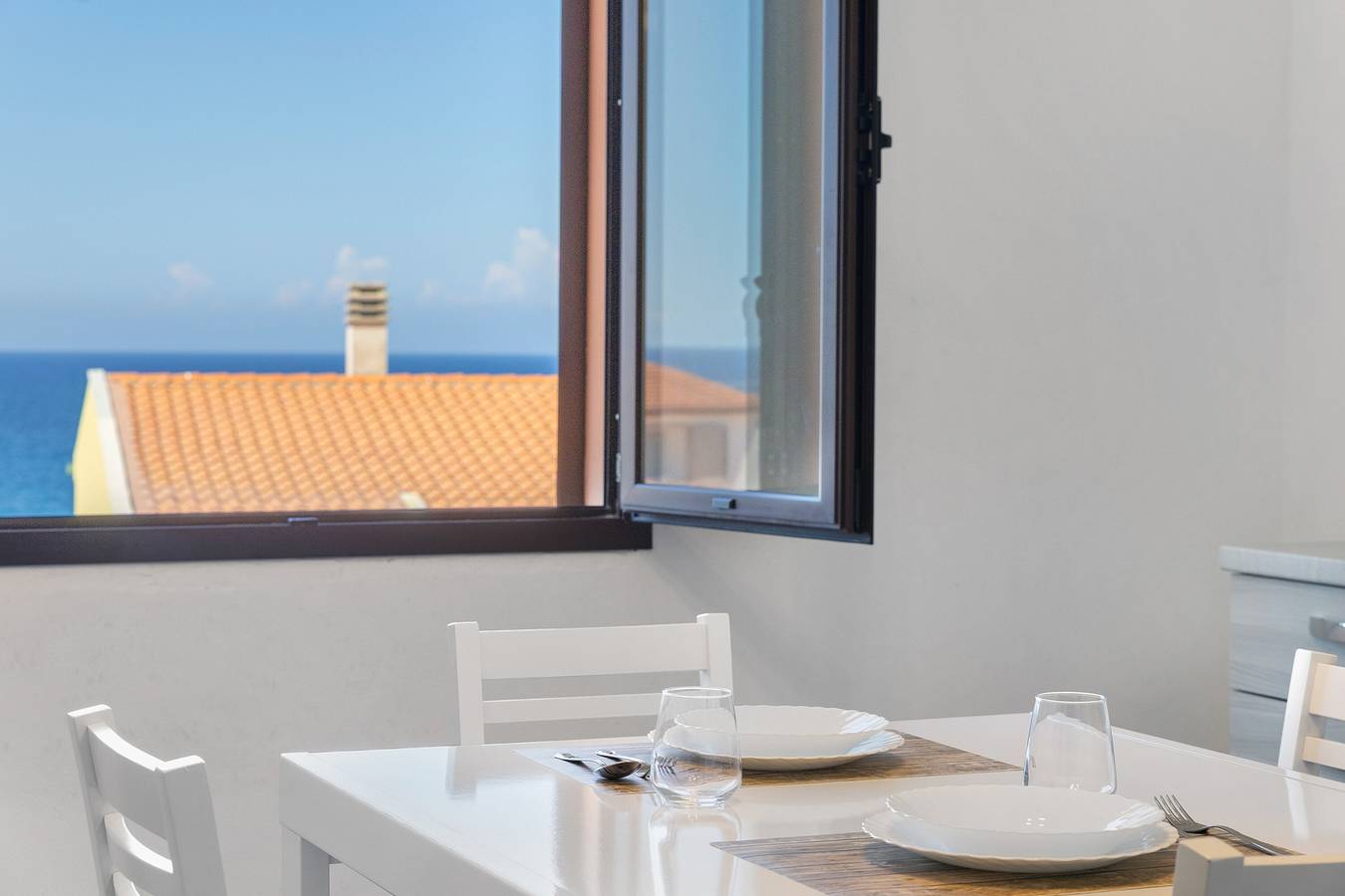 Casa Vacanze 'Bilocale Camera e Cucina' con Vista Mare, Wi-Fi e Aria Condizionata in La Ciaccia, Valledoria
