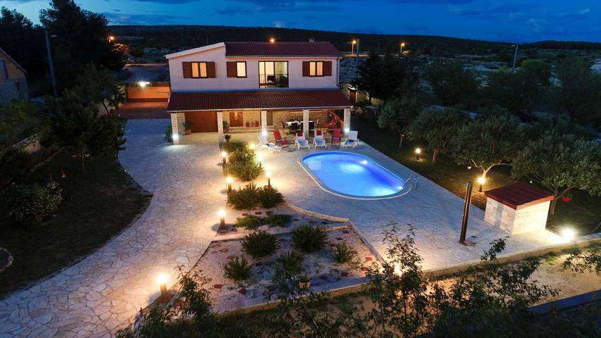 Villa für 6 Personen, mit Terrasse und Garten in Zadar - 2