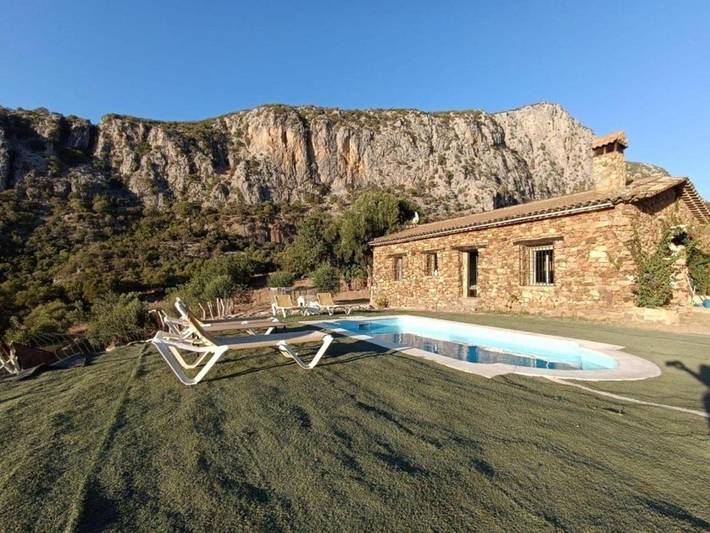 Apartamento para 8 personas, con Terraza además de Jardín y Piscina en Ubrique