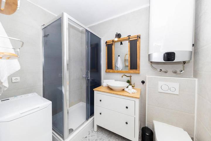 Villa pour 8 personnes, avec terrasse dans Betina - 4