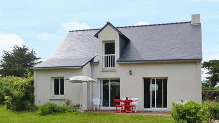 Gîte pour 5 personnes, avec terrasse dans Lerat
