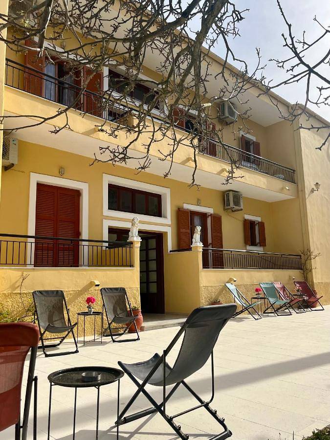 Appart’hôtel pour 4 personnes, avec Balcon et Terrasse ainsi que Jardin et Piscine