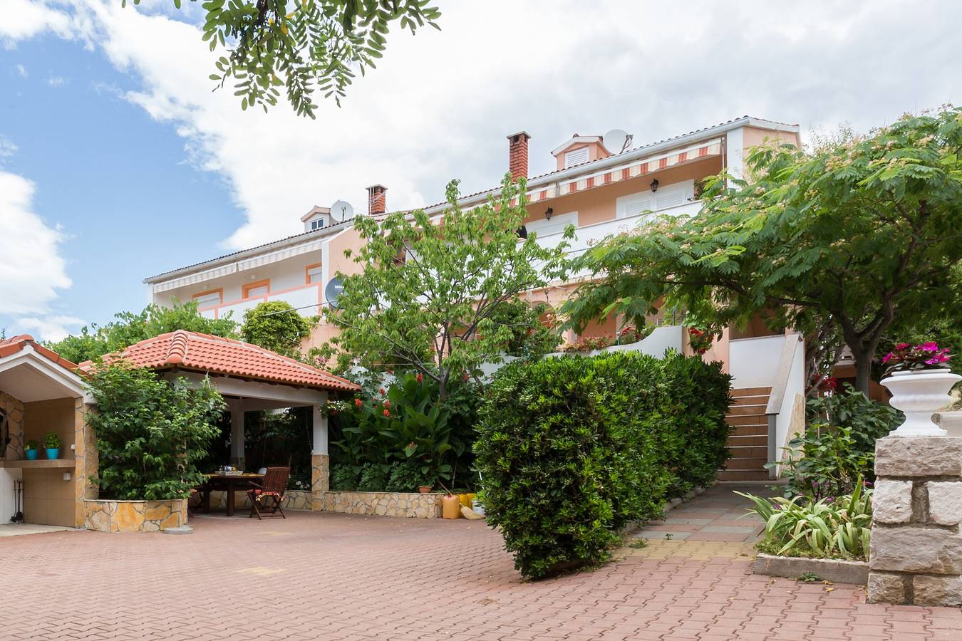 Ganze Wohnung, 2-Zimmer-Ferienwohnung mit Terrasse und Meerblick Simuni (Pag) -a in Šimuni, Pag