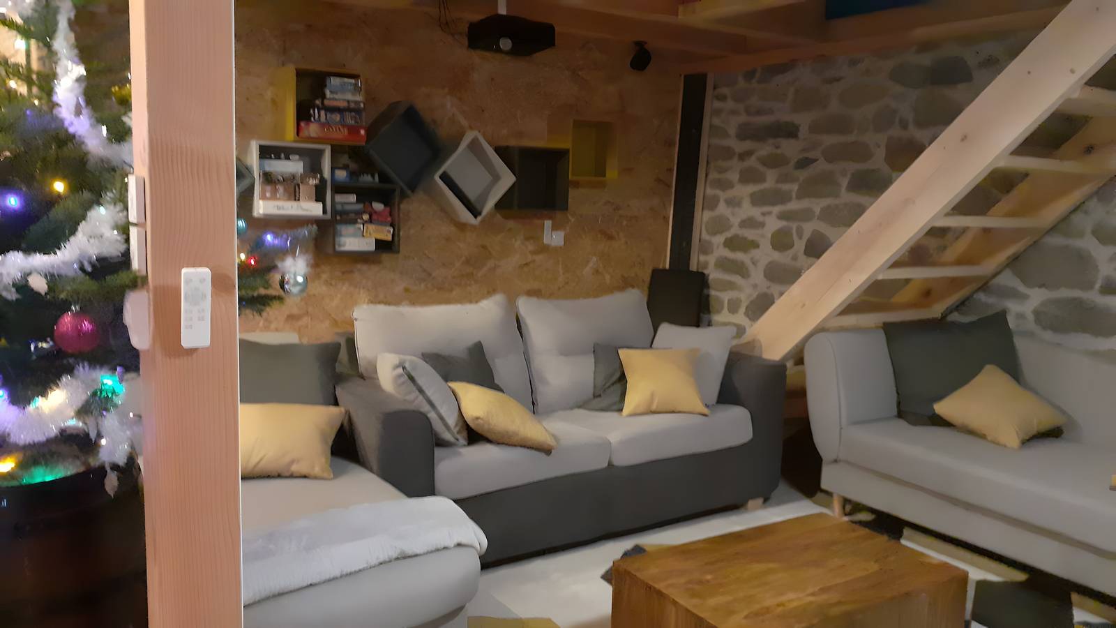 Gîte La Grange de Loey mit Spa, Bergblick, privater Terrasse und Wlan in Méallet, Regionaler Naturpark Volcans d'Auvergne