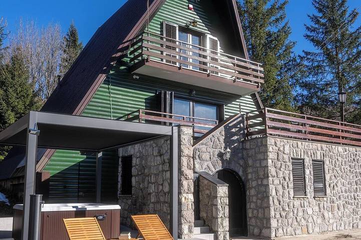 Chalet for 7 people, with garden and balcony as well as sauna and hot tub - 1