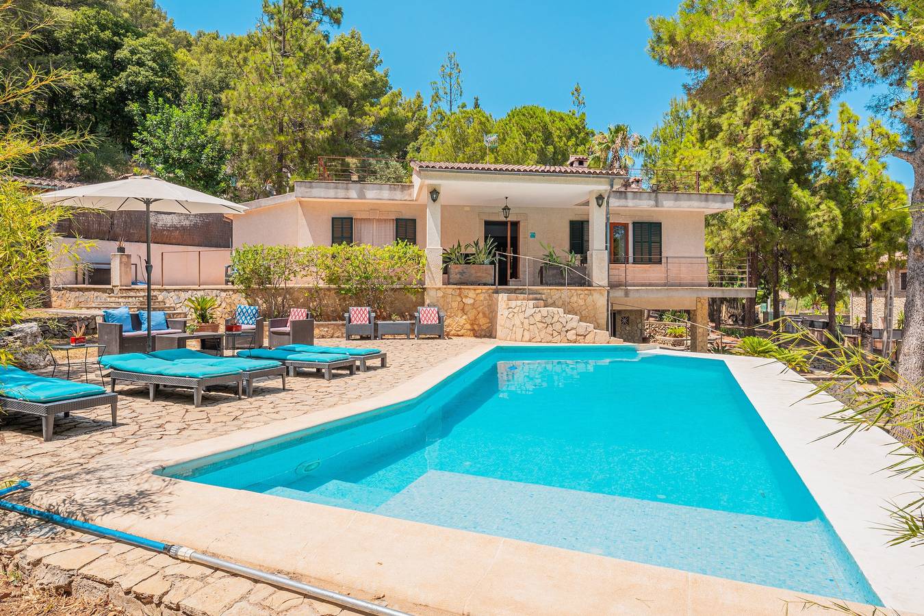 Haustierfreundliche Villa Ses Basses mit Bergblick, Pool und Wlan in Mancor de la Vall, Mallorca Inselmitte