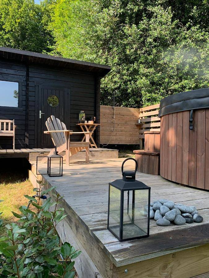 Ancien Prieure Chambre King Size avec sauna et bain nordique privatifs en extérieur in Saint-Merd-les-Oussines, Région d'Ussel