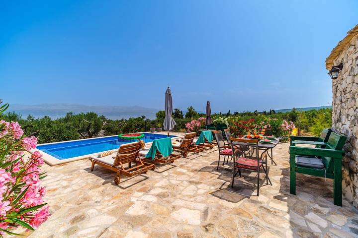 Ferienhaus für 6 Personen, mit Balkon/Terrasse und Pool
