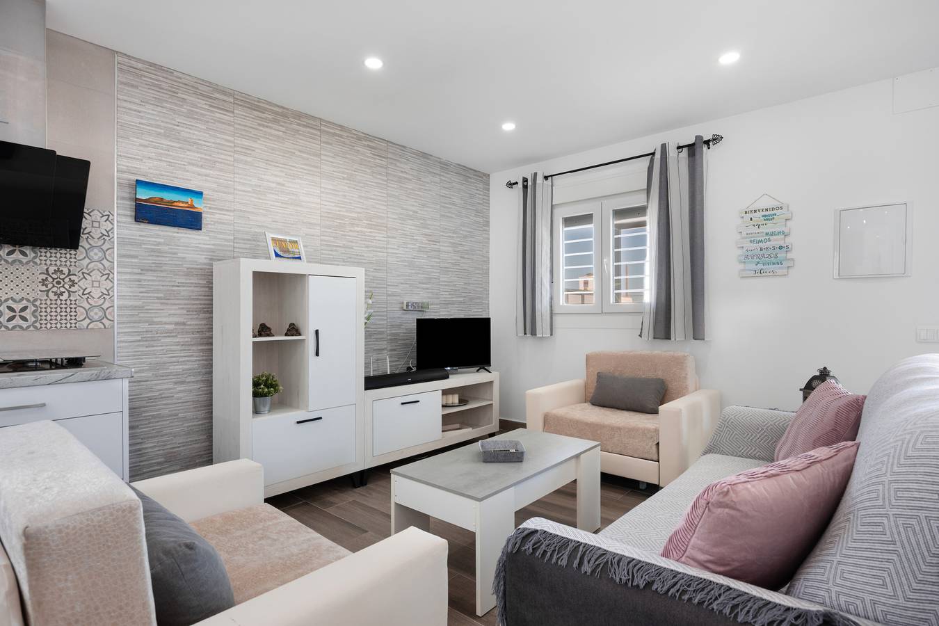 Casa de vacaciones 'Chocolate' con piscina privada, Wi-Fi y aire acondicionado in Pago del Humo, Chiclana de la Frontera