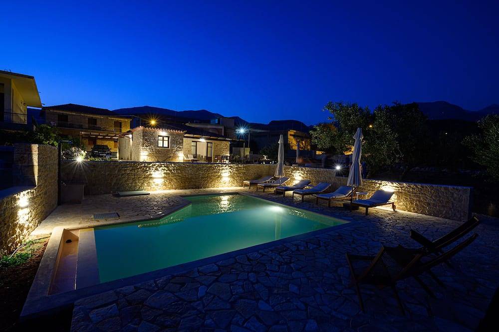 Romantic new luxury villa  in Kardamyli Messinias in Kardamyli, Messenien