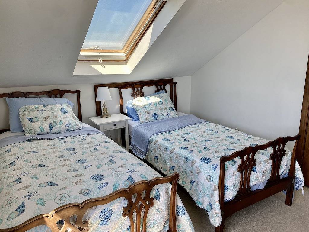 Luxury Minot Oceanfront • Dog Friendly • Hot Tub • 5Br • Families & Groups in Scituate, Massachusetts