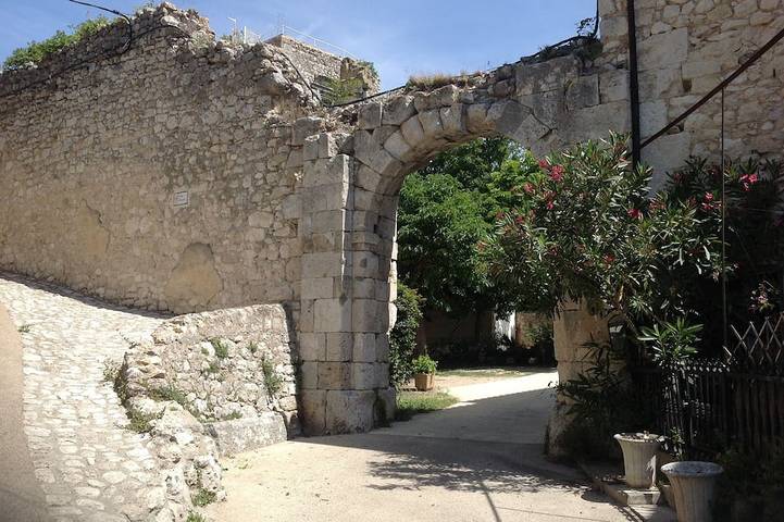 Location de vacances pour 4 personnes, avec terrasse à La Garde-Adhémar