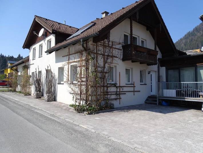 Ferienwohnung für 4 Personen, mit Terrasse und Garten sowie Ausblick in Faistenau